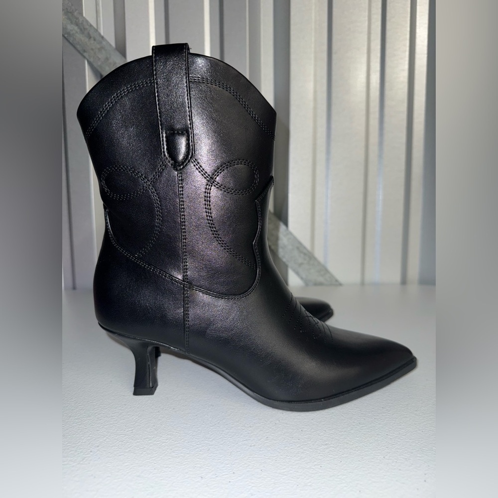 NWOT Universal Thread Jenson Western Cowboy Boots With Memory Foam Size 10